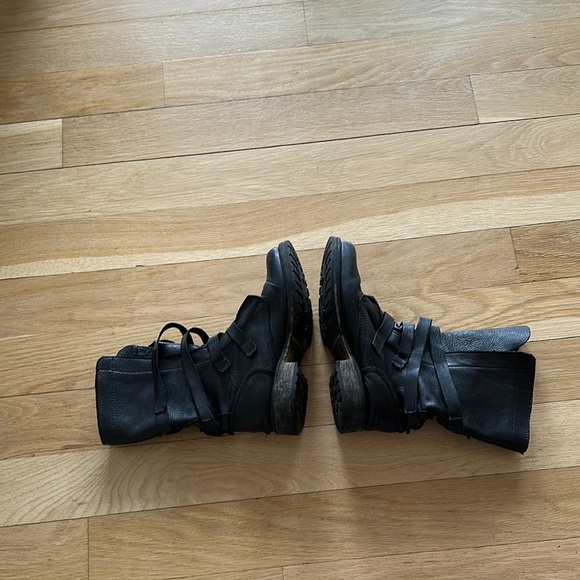 Steve Madden Black Combat Moto Boots with Lace-Up Design - Picture 1 of 5